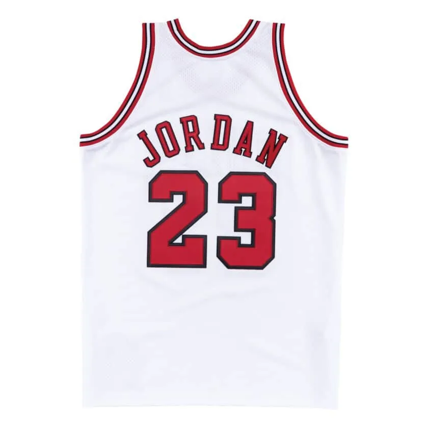Authentic Jersey Chicago Bulls Home 1997-98 Michael Jordan