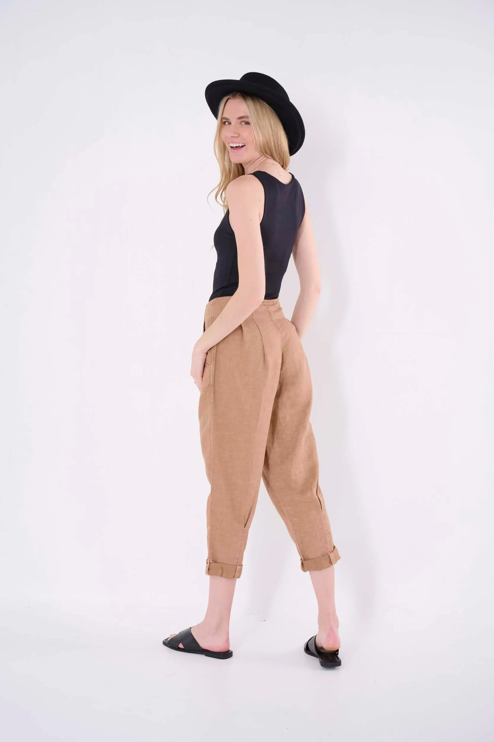 Nicola Solid Pleated Pant