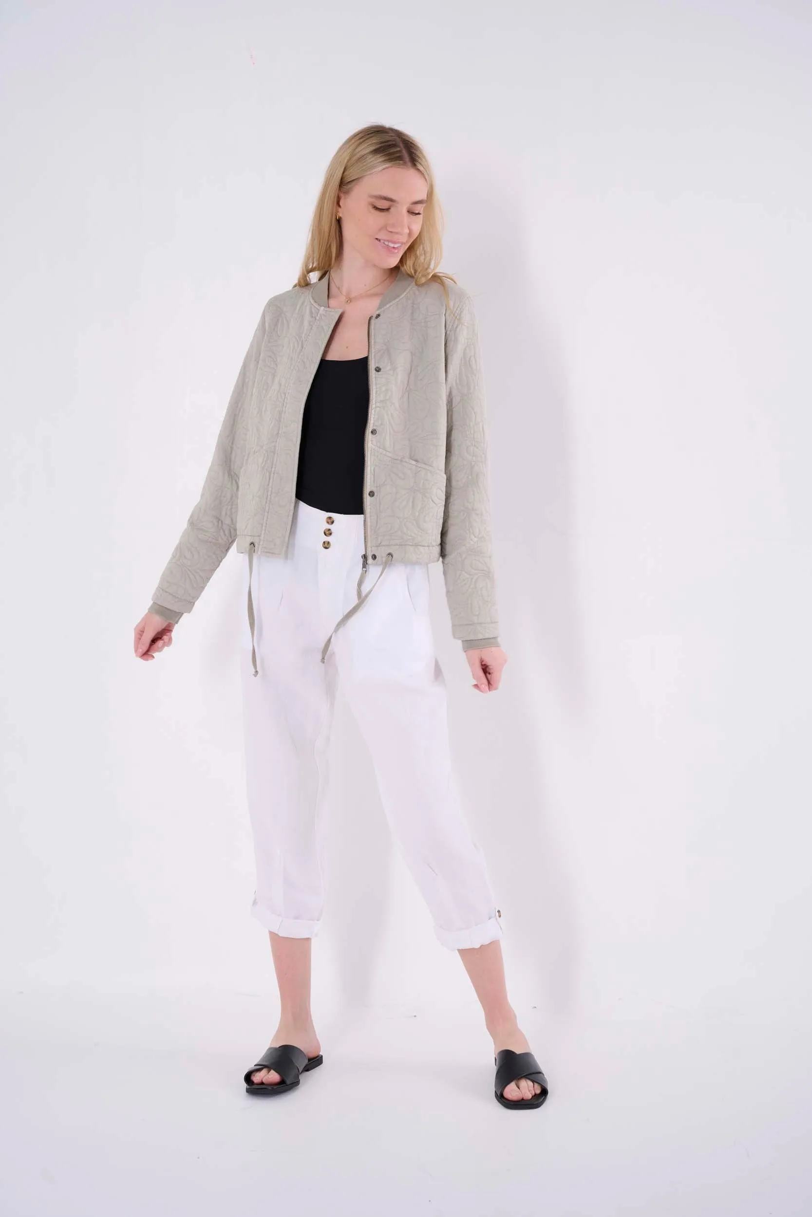 Nicola Solid Pleated Pant