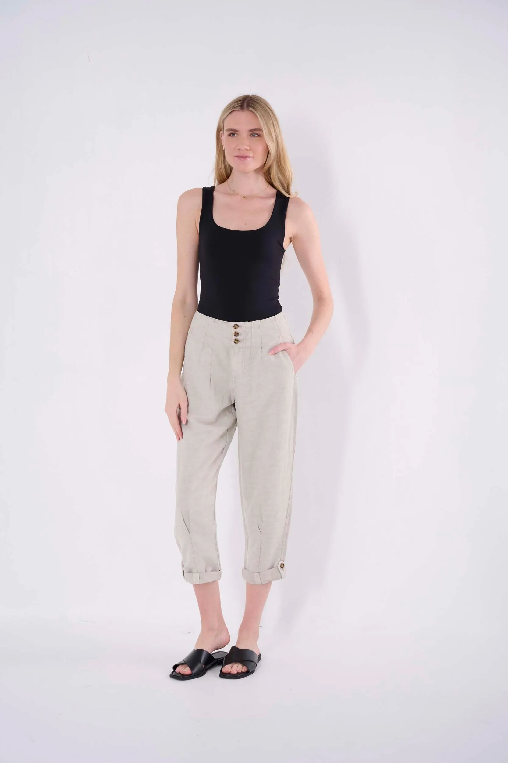 Nicola Solid Pleated Pant