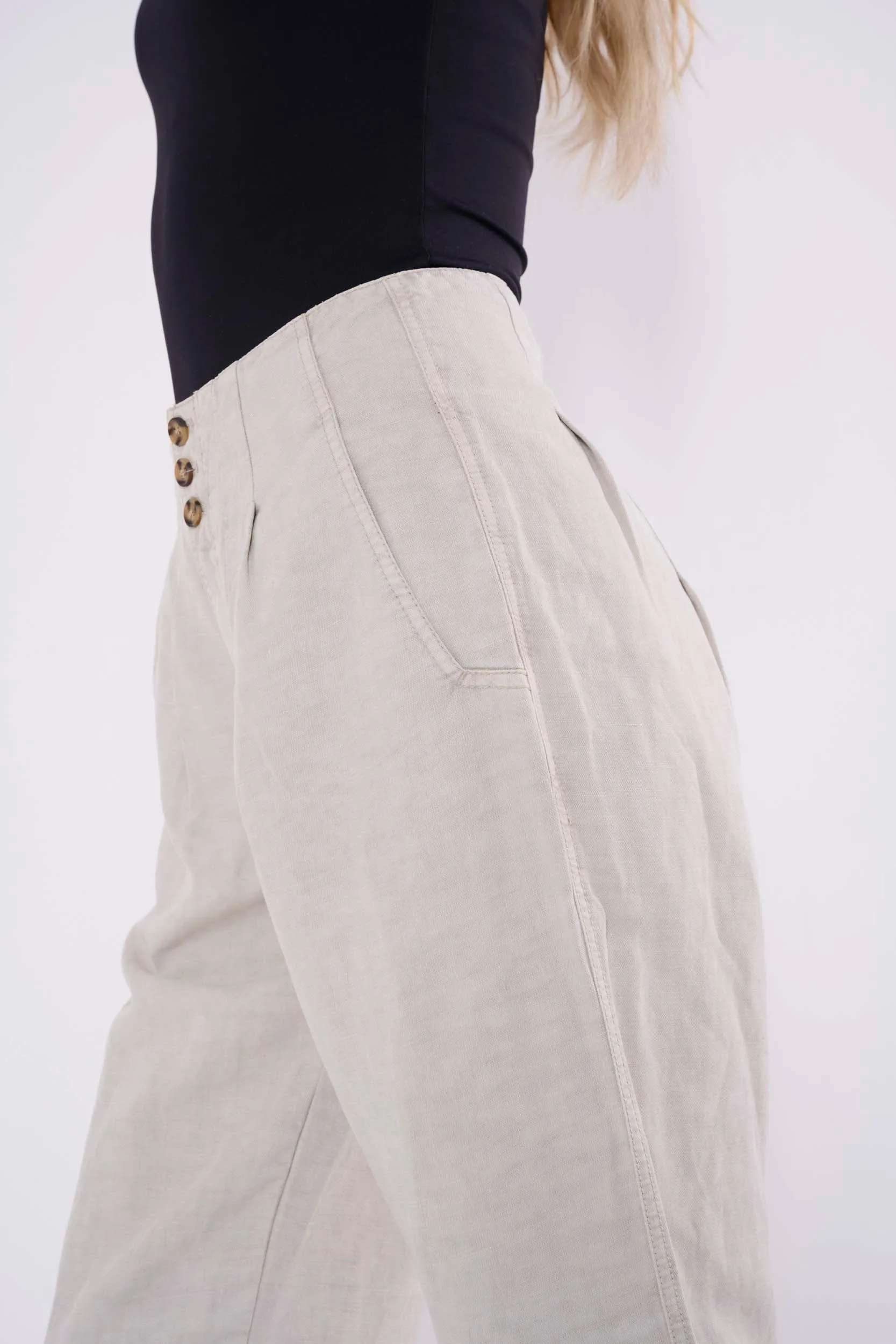 Nicola Solid Pleated Pant