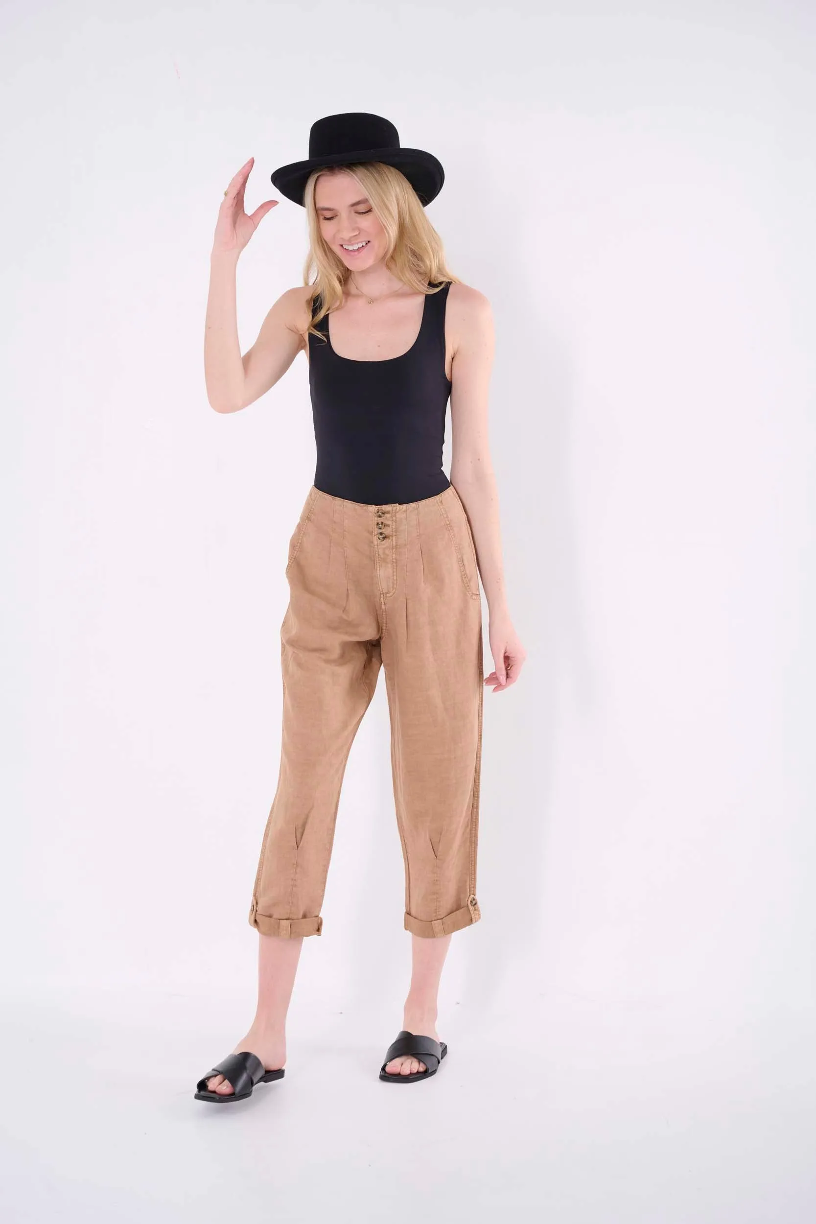 Nicola Solid Pleated Pant