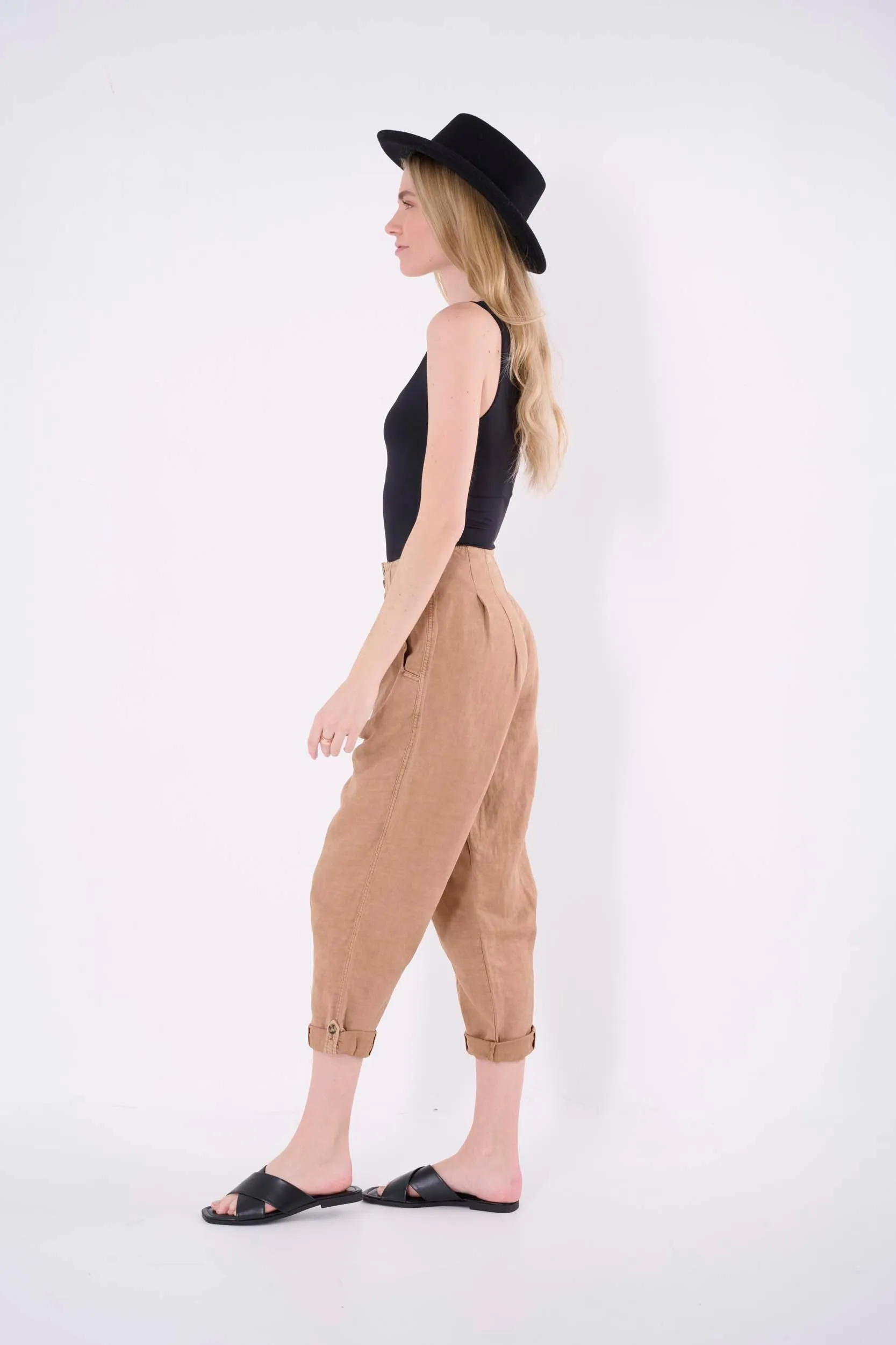 Nicola Solid Pleated Pant