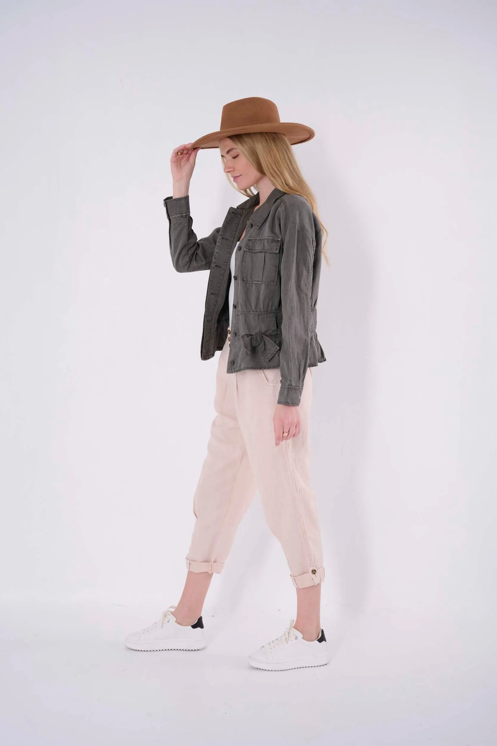 Nicola Solid Pleated Pant