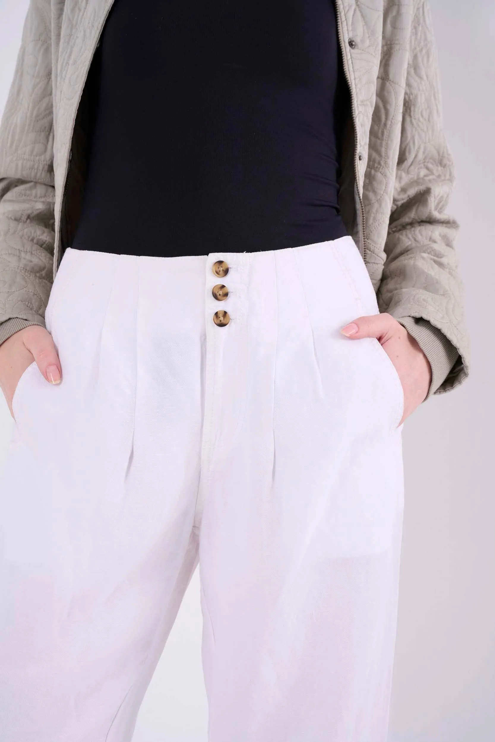 Nicola Solid Pleated Pant