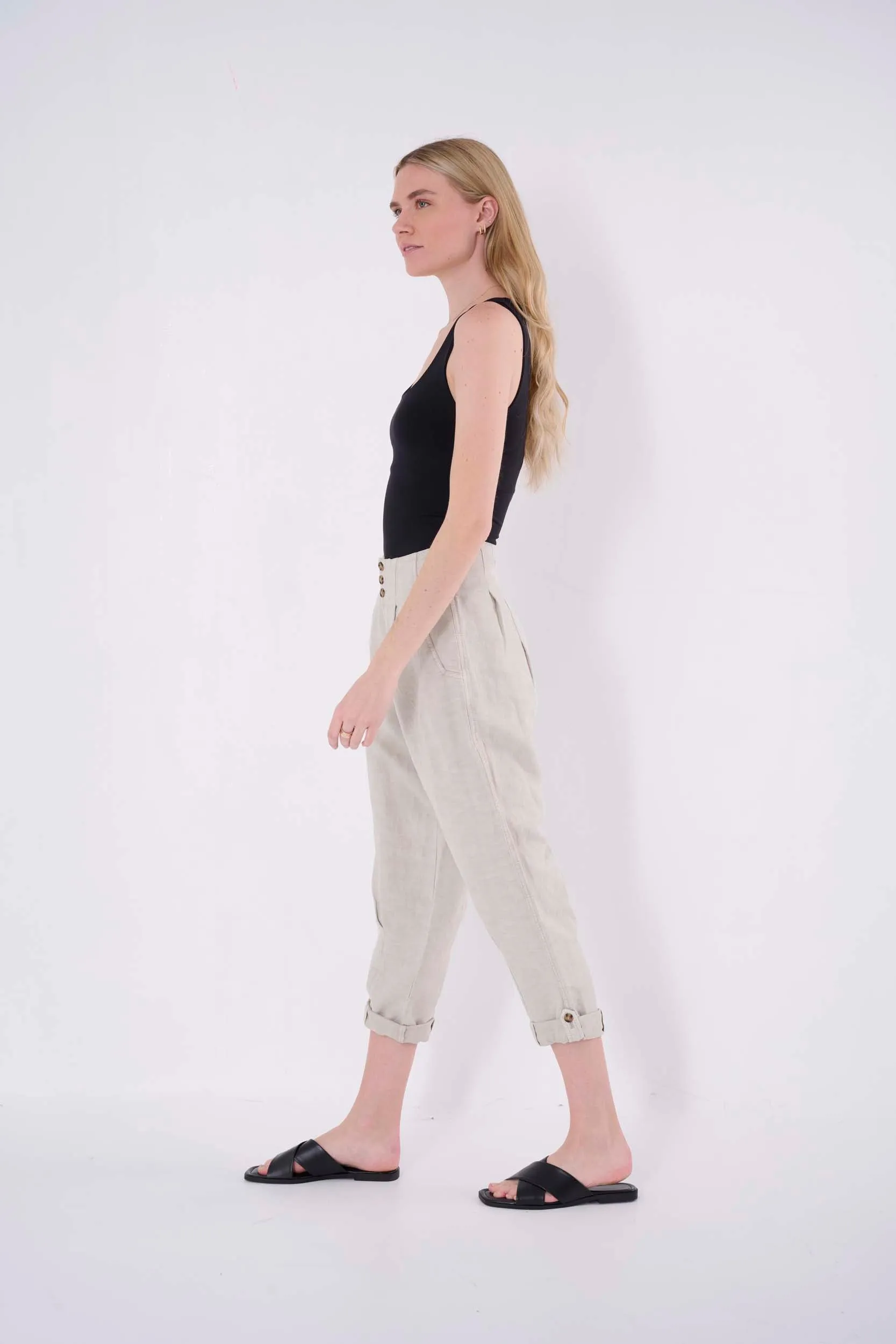 Nicola Solid Pleated Pant