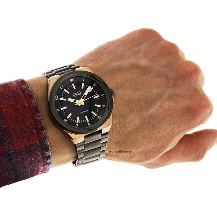 Mens Stylish Wrist Watch - Model QZ68J412Y by Q&Q