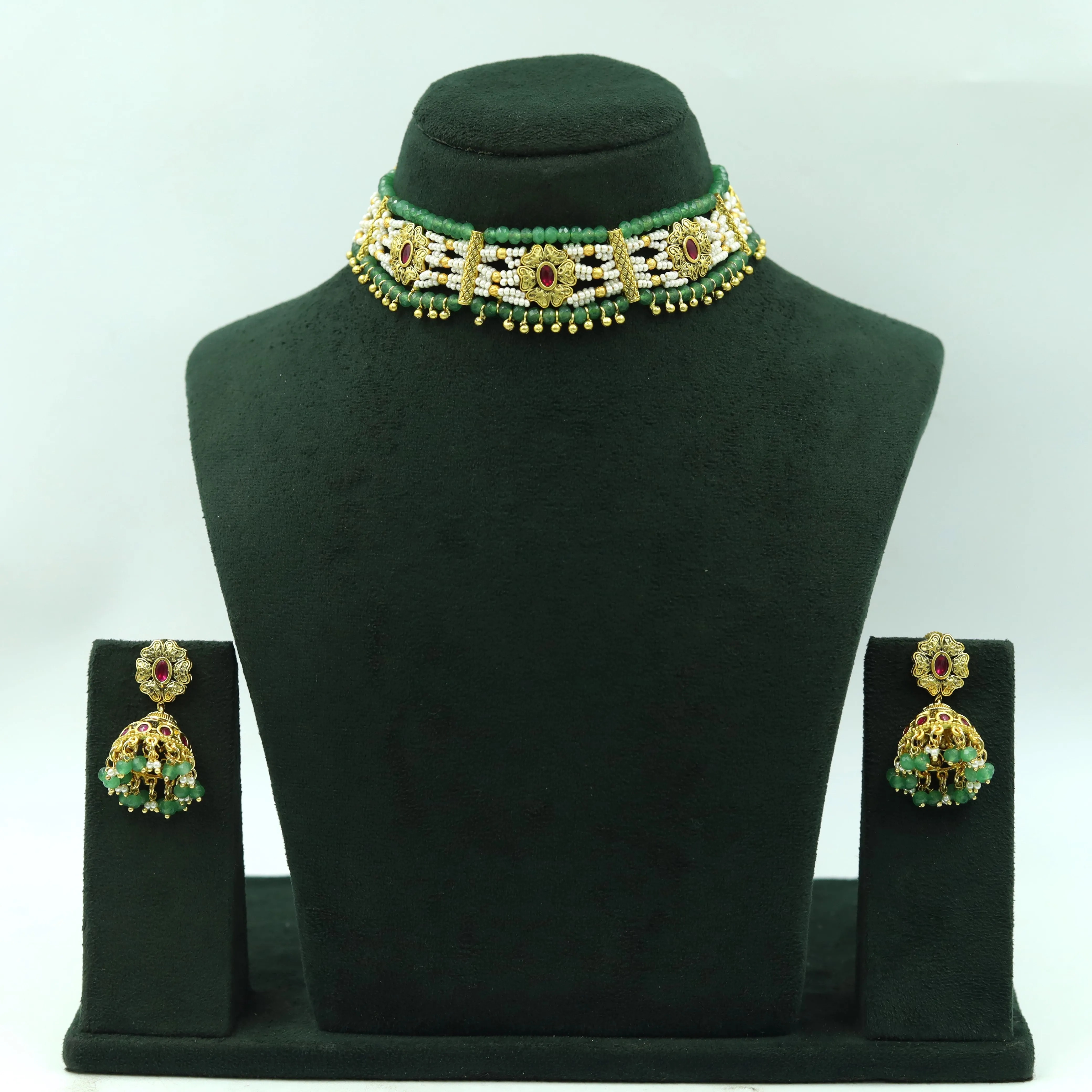 Round Neck Antique Necklace Set 15930-83
