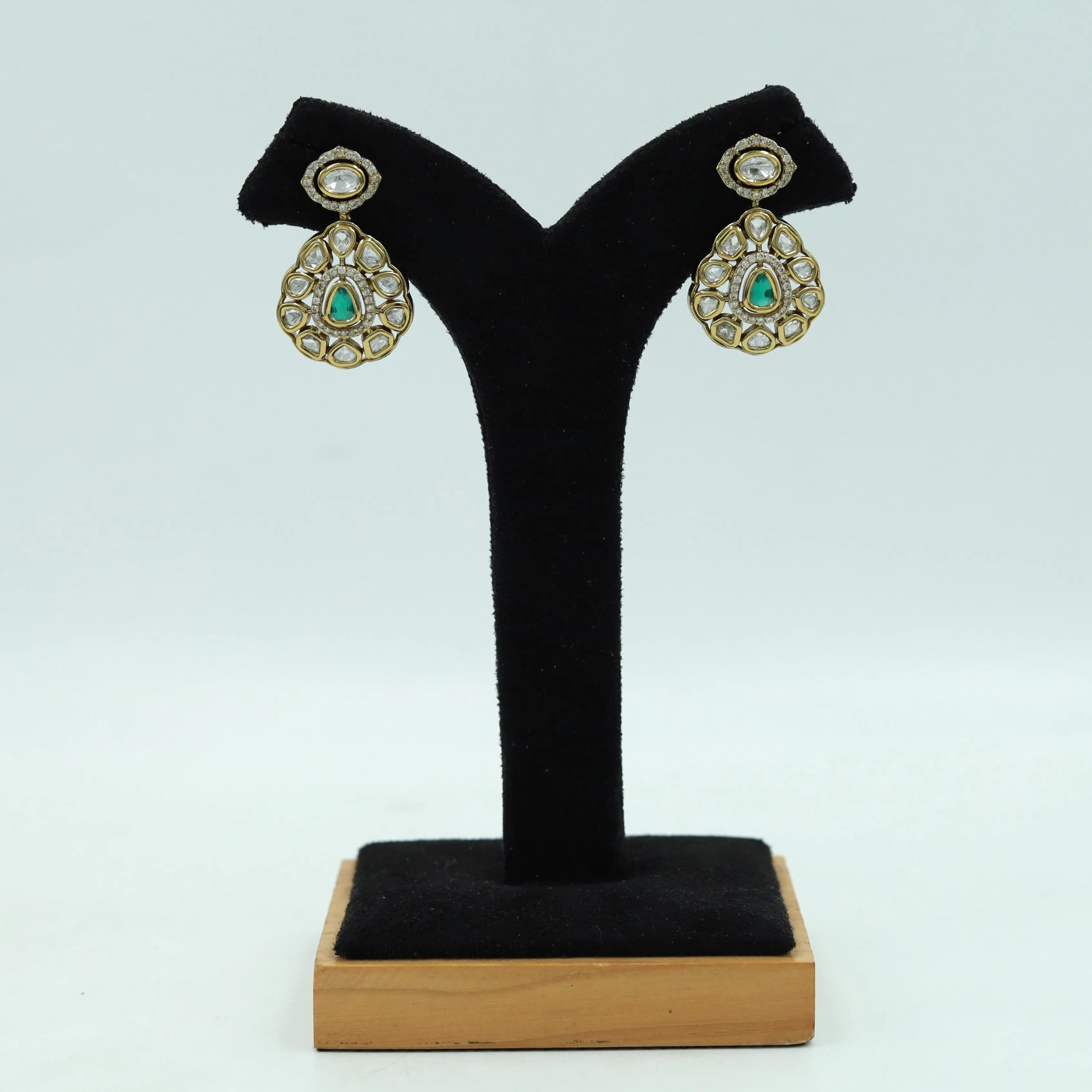 Round Neck Kundan Necklace Set 15511-91