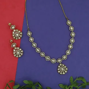 Round Neck Kundan Necklace Set 15511-91