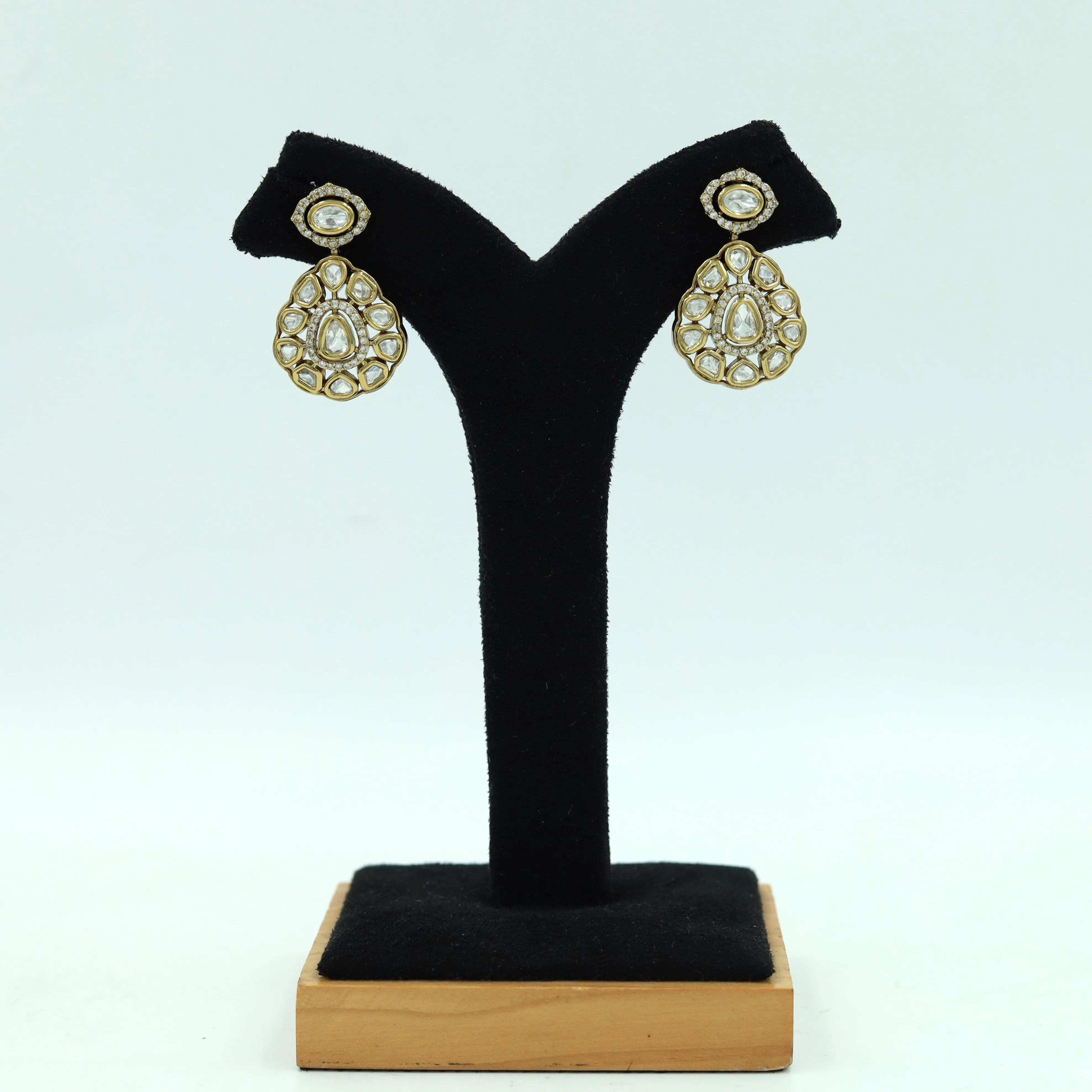 Round Neck Kundan Necklace Set 15511-91
