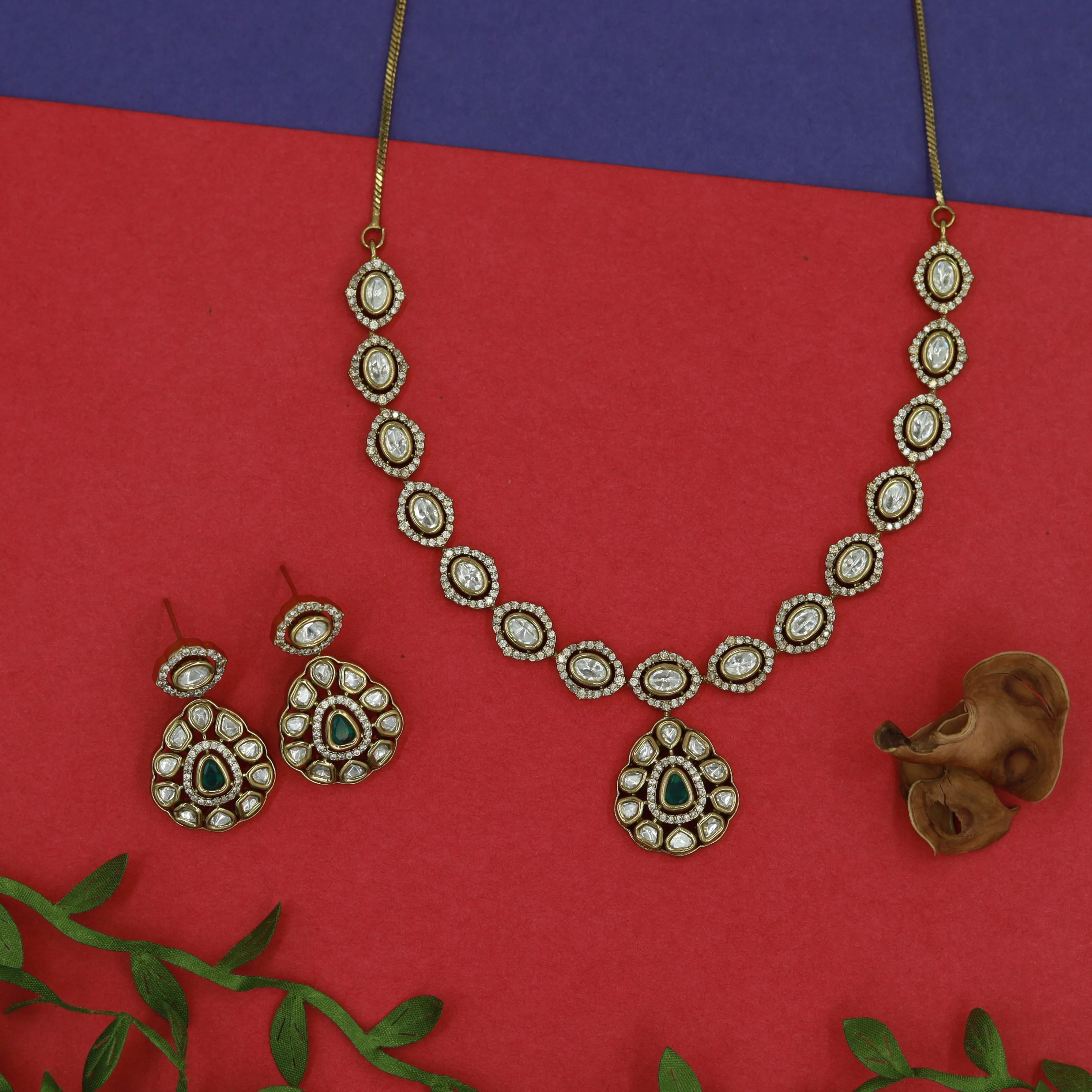 Round Neck Kundan Necklace Set 15511-91