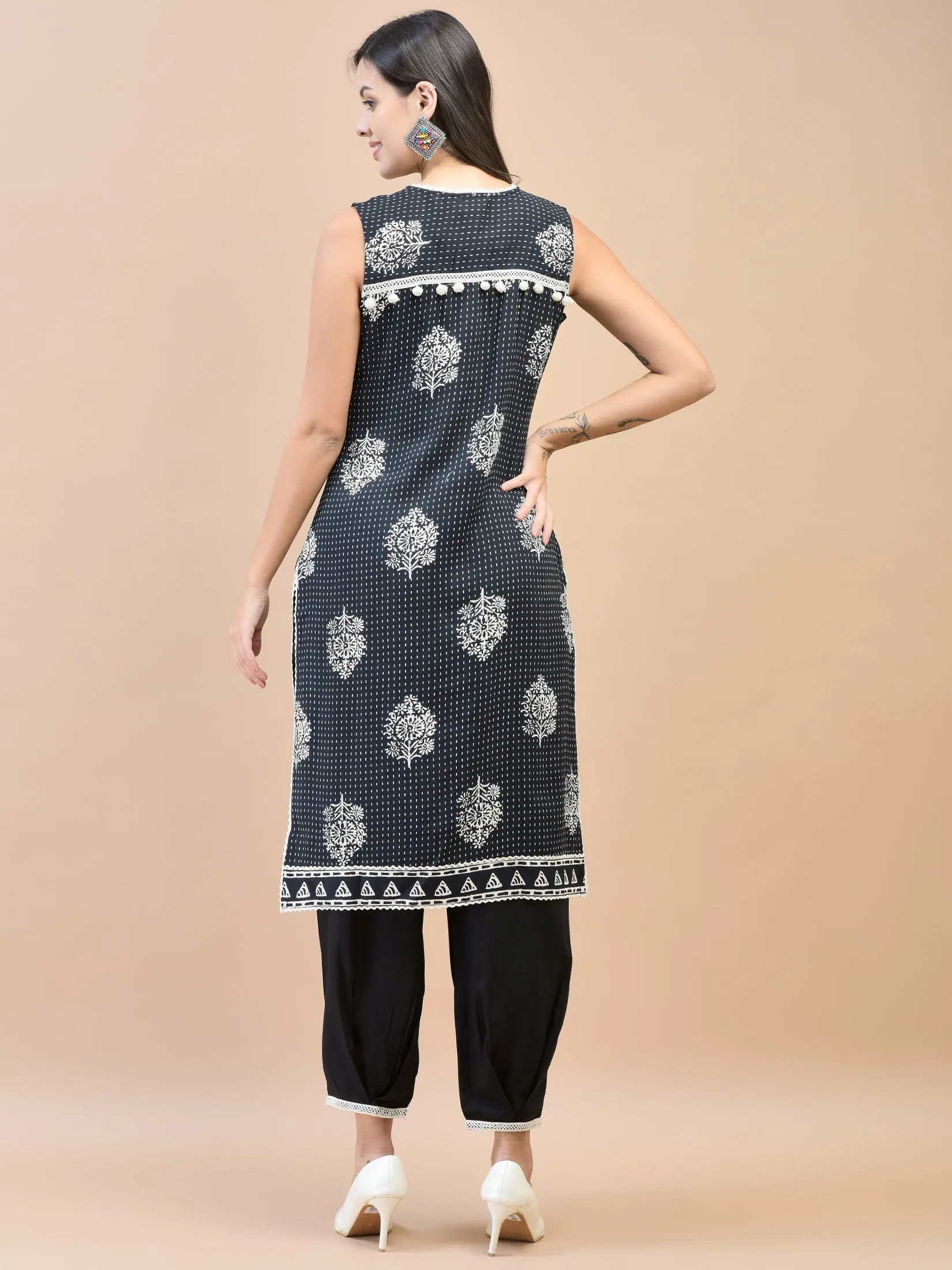 Women Liva (Rayon) Black Floral Print Kurta With Harem Pant